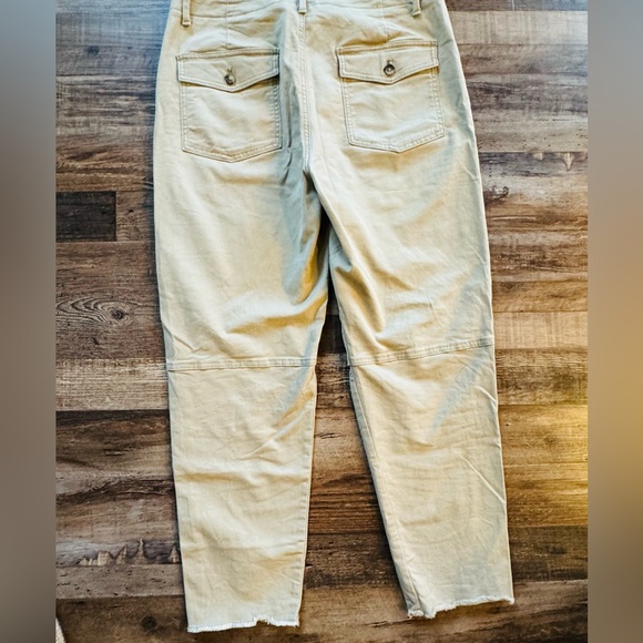 Banana Republic Women's Beige Cropped Pants - Picture 4 of 4